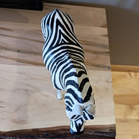 VINTAGE ZEBRA Art Sculpture HANDMADE LEATHER PAPER MACHE w/glass eyes 12" tall - Picture 5 of 7